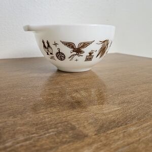 Pyrex White Mixing Bowl with Brown Heritage Motif and Spout